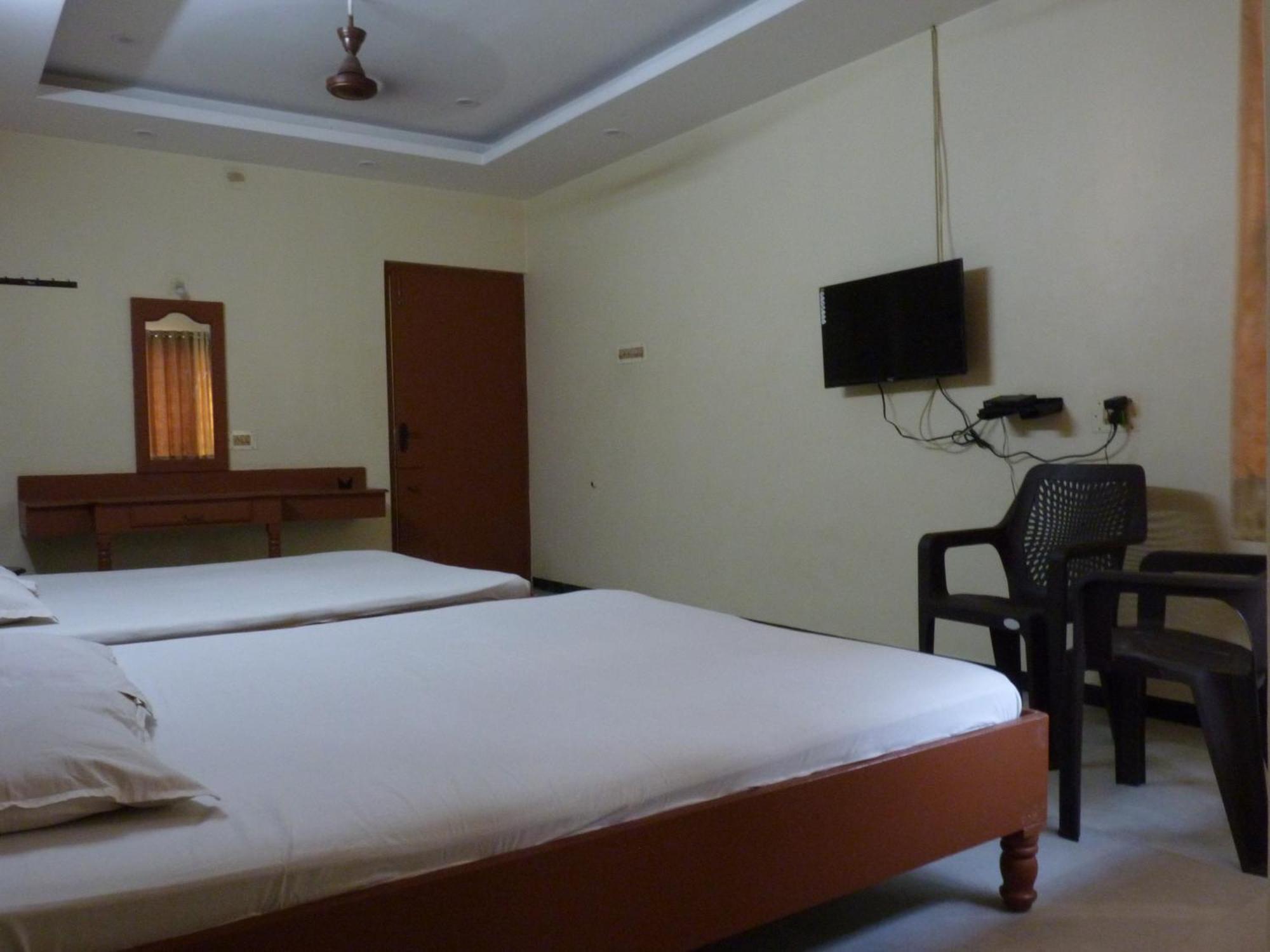 Nanda Lodge Mettuppālaiyam エクステリア 写真
